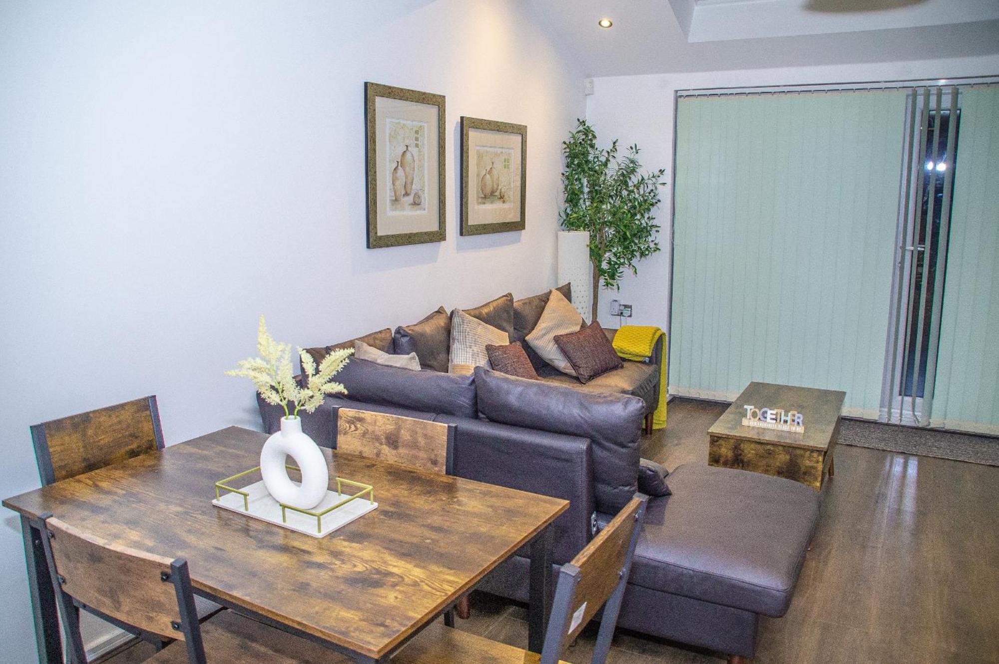 Entire Home In แมนเชสเตอร์ ภายนอก รูปภาพ