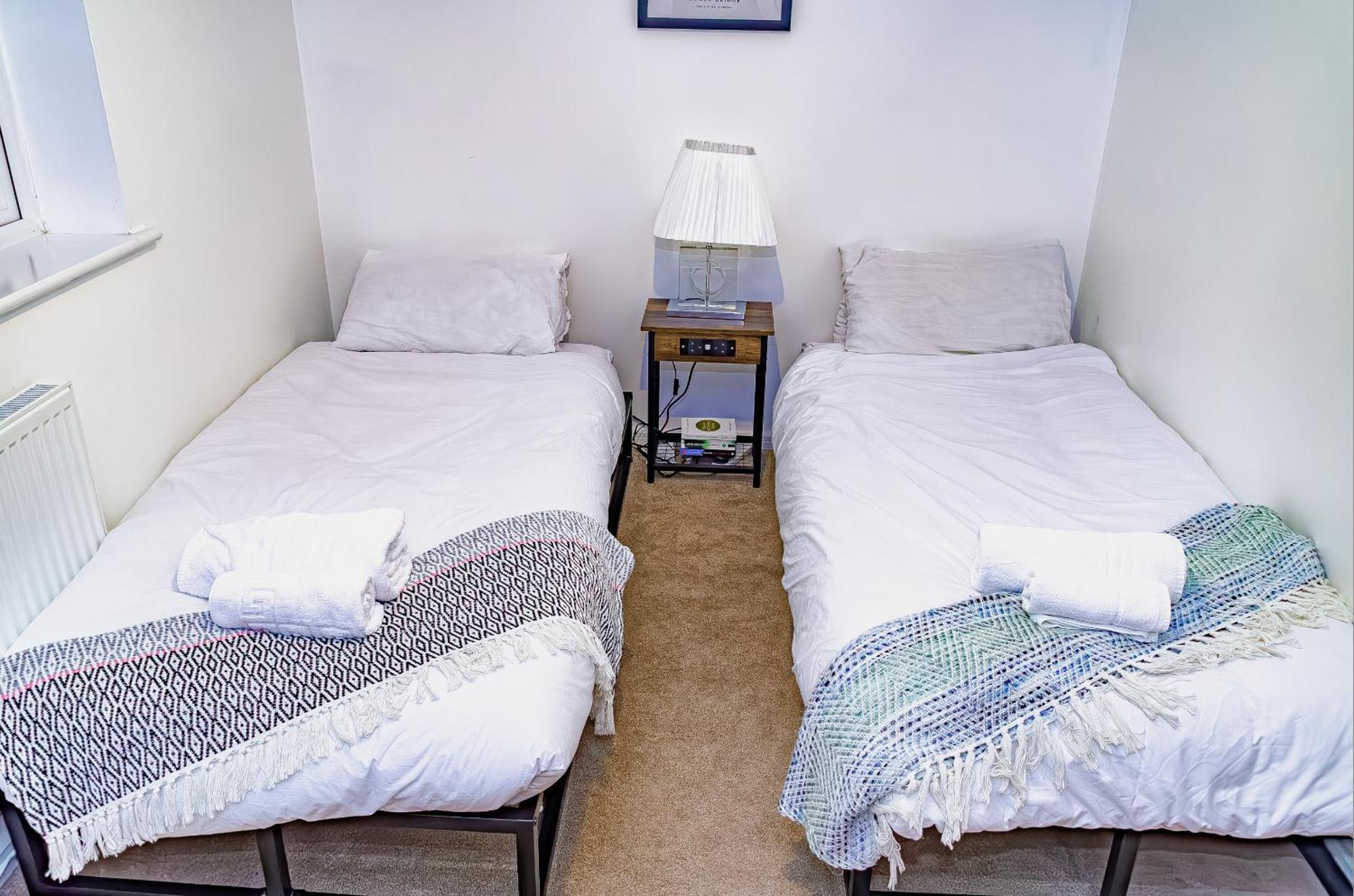 Entire Home In แมนเชสเตอร์ ภายนอก รูปภาพ